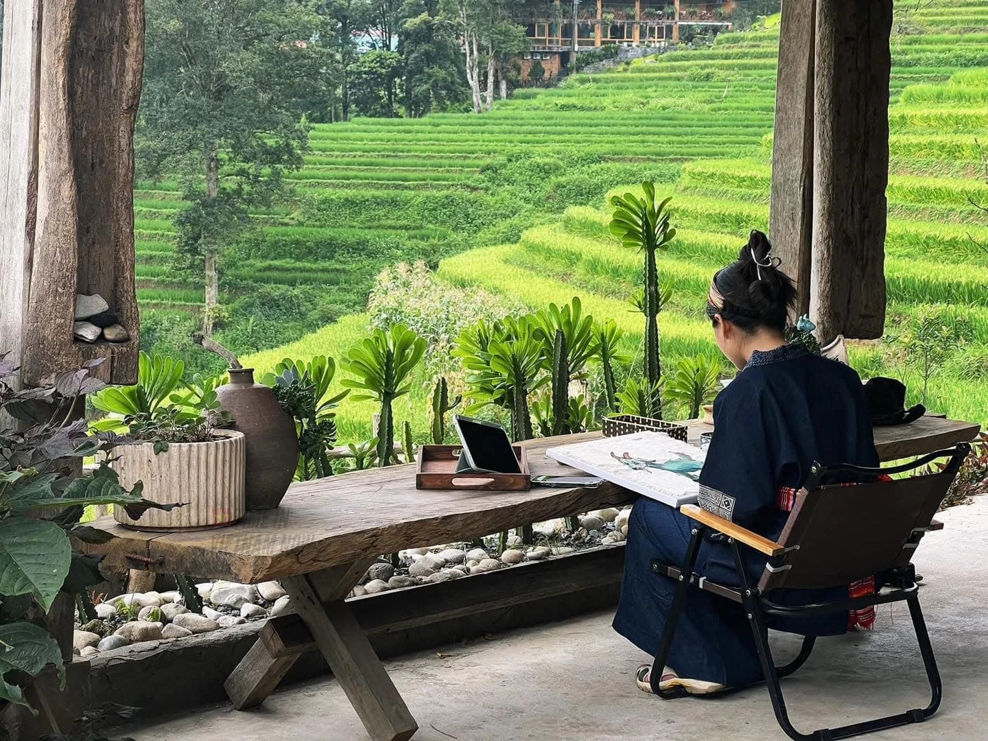 A GIRL CREATES A "HEALING" GARDEN IN SA PA